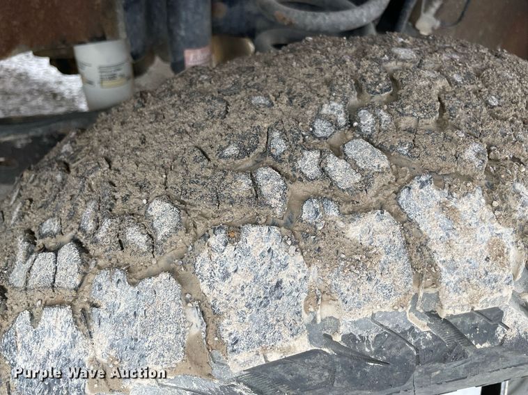 image for item MR9072 2015 Ford  F350 Super Duty  Crew Cab flatbed pickup truck