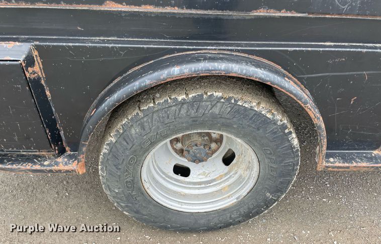 image for item MR9072 2015 Ford  F350 Super Duty  Crew Cab flatbed pickup truck