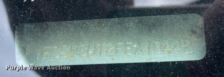 image for item MR9072 2015 Ford  F350 Super Duty  Crew Cab flatbed pickup truck