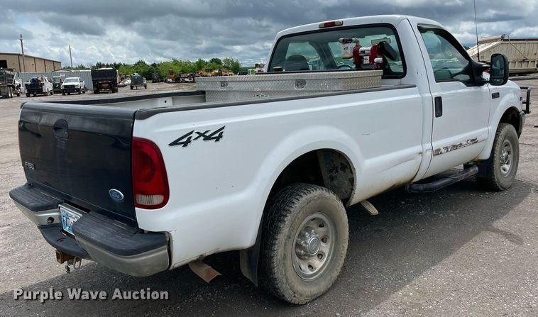 image for item MR9073 2002 Ford F250 Super Duty  pickup truck