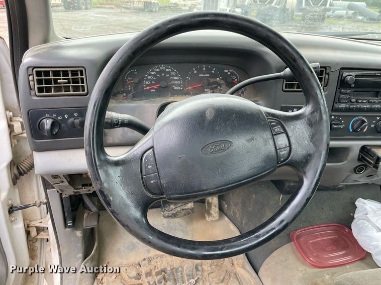 image for item MR9073 2002 Ford F250 Super Duty  pickup truck