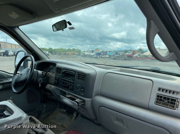 image for item MR9073 2002 Ford F250 Super Duty  pickup truck