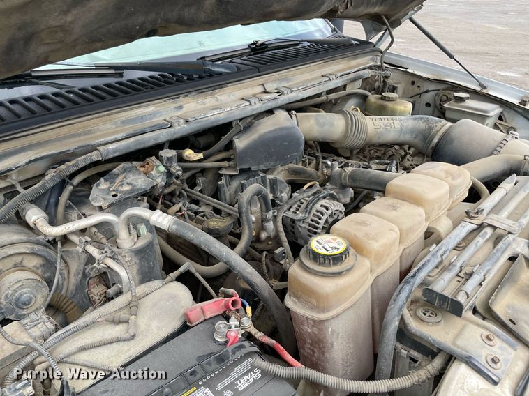 image for item MR9073 2002 Ford F250 Super Duty  pickup truck