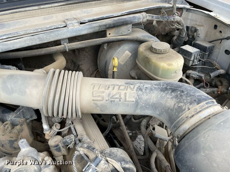 image for item MR9073 2002 Ford F250 Super Duty  pickup truck