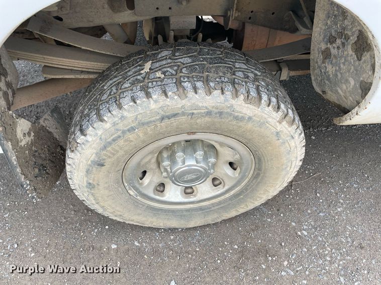 image for item MR9073 2002 Ford F250 Super Duty  pickup truck