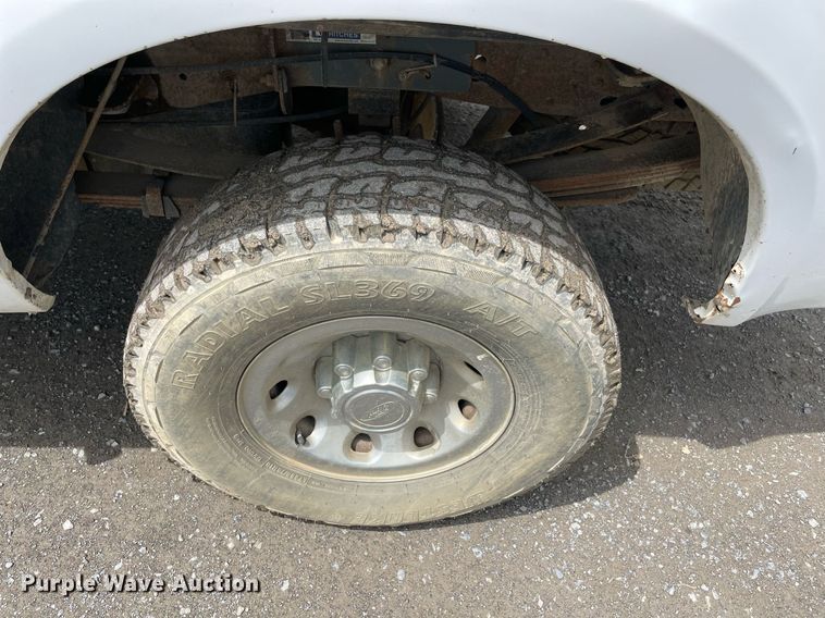 image for item MR9073 2002 Ford F250 Super Duty  pickup truck