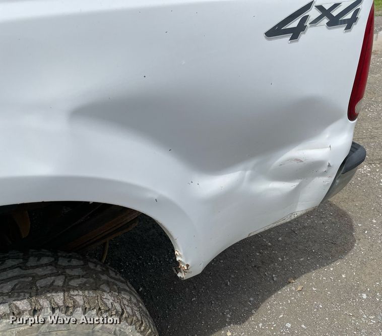 image for item MR9073 2002 Ford F250 Super Duty  pickup truck