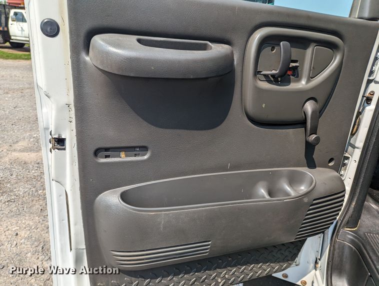 image for item MX9312 2008 Chevrolet C4500  Crew Cab flatbed truck