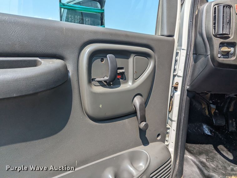 image for item MX9312 2008 Chevrolet C4500  Crew Cab flatbed truck