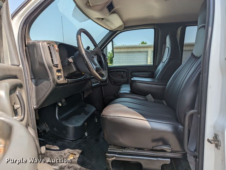 image for item MX9312 2008 Chevrolet C4500  Crew Cab flatbed truck