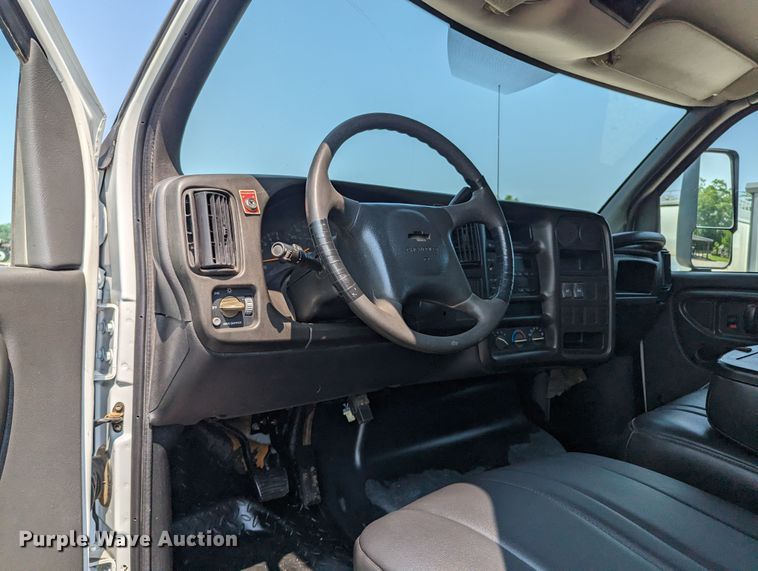 image for item MX9312 2008 Chevrolet C4500  Crew Cab flatbed truck