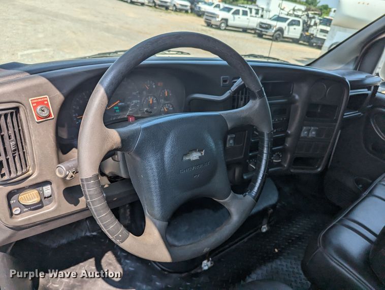 image for item MX9312 2008 Chevrolet C4500  Crew Cab flatbed truck