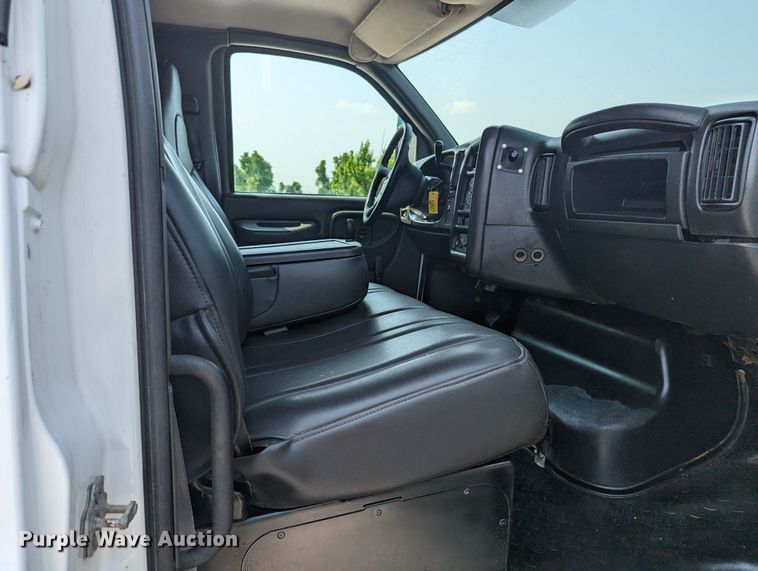 image for item MX9312 2008 Chevrolet C4500  Crew Cab flatbed truck