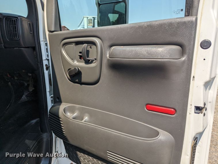 image for item MX9312 2008 Chevrolet C4500  Crew Cab flatbed truck