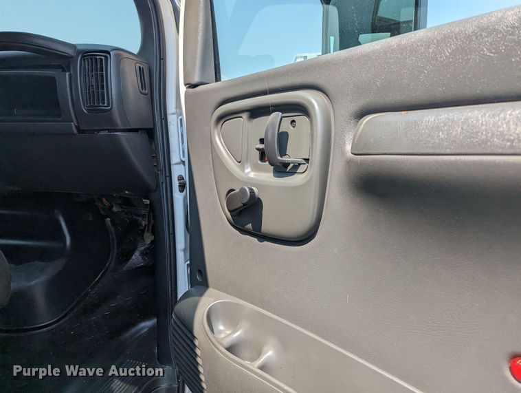 image for item MX9312 2008 Chevrolet C4500  Crew Cab flatbed truck