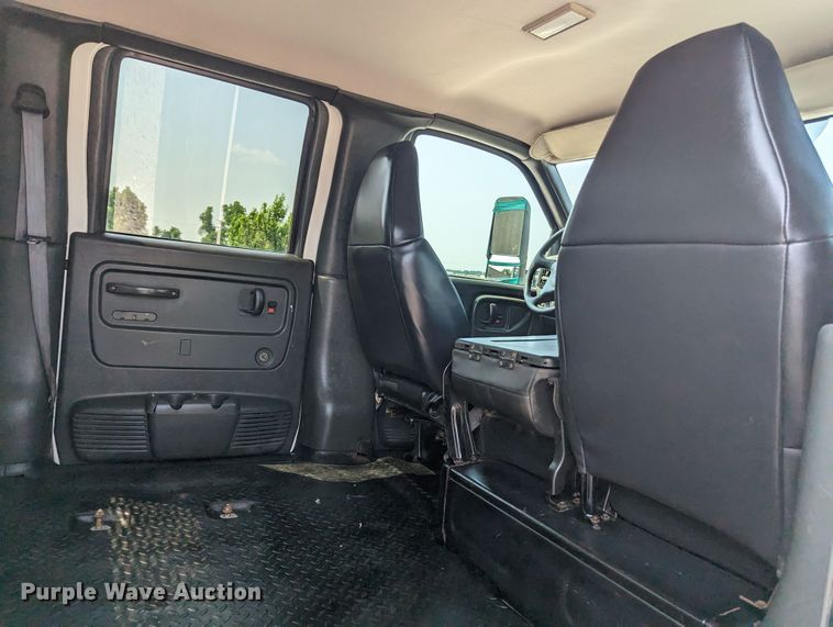 image for item MX9312 2008 Chevrolet C4500  Crew Cab flatbed truck