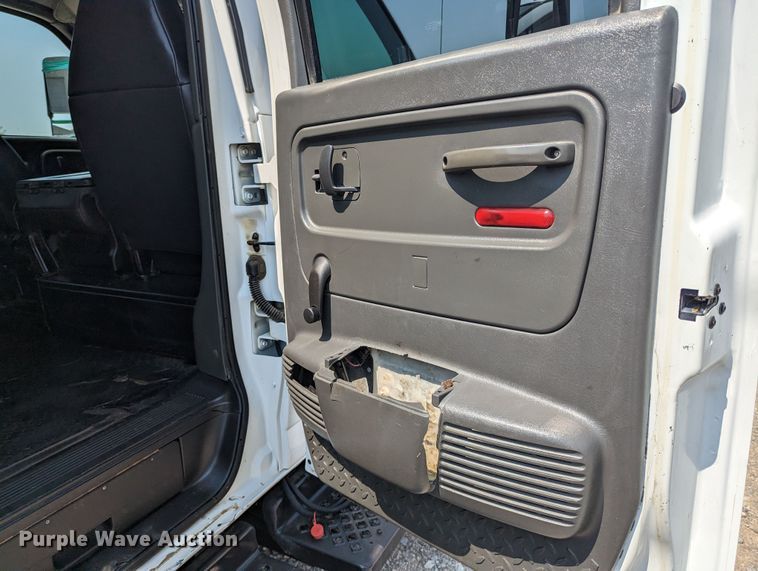 image for item MX9312 2008 Chevrolet C4500  Crew Cab flatbed truck