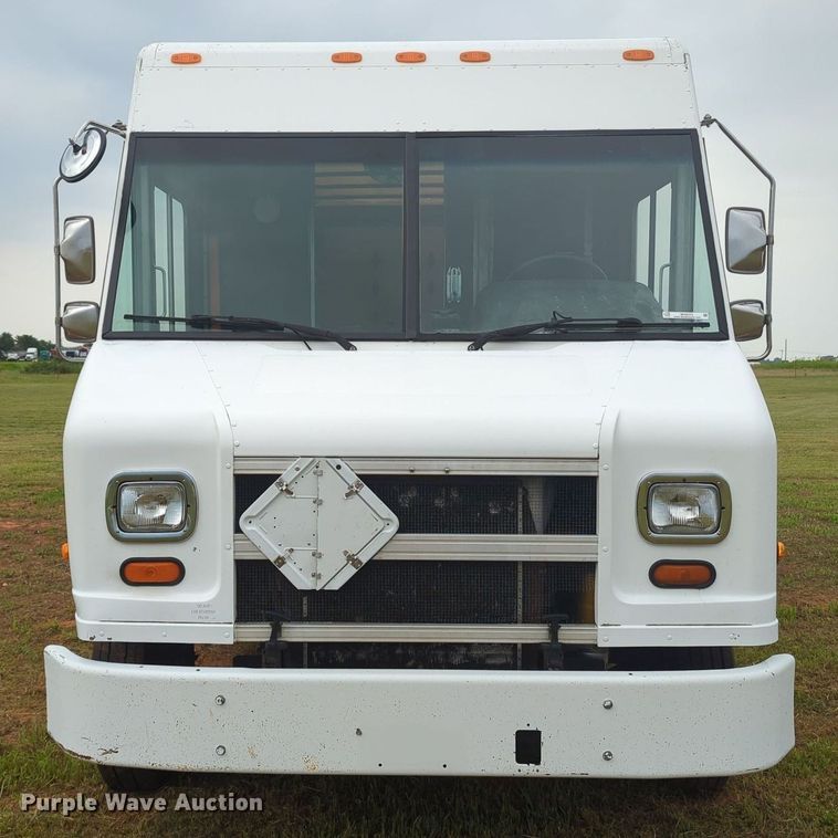 image for item MY9373 2006 Freightliner MT45  delivery truck