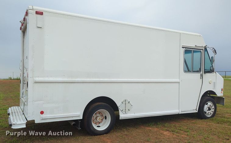 image for item MY9373 2006 Freightliner MT45  delivery truck