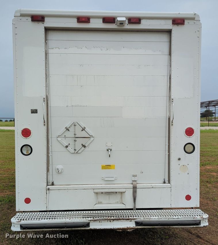 image for item MY9373 2006 Freightliner MT45  delivery truck