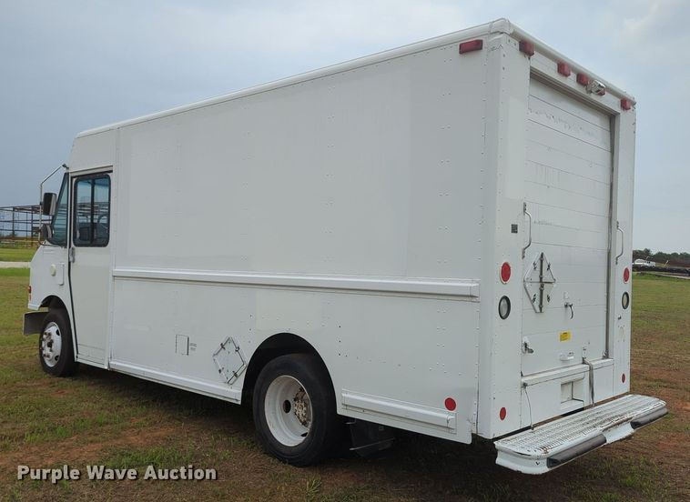 image for item MY9373 2006 Freightliner MT45  delivery truck