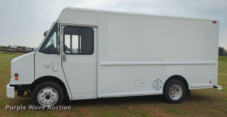 image for item MY9373 2006 Freightliner MT45  delivery truck