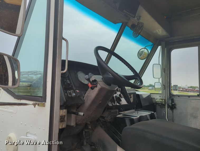 image for item MY9373 2006 Freightliner MT45  delivery truck