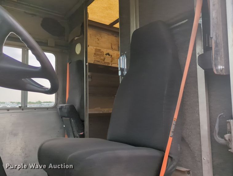 image for item MY9373 2006 Freightliner MT45  delivery truck