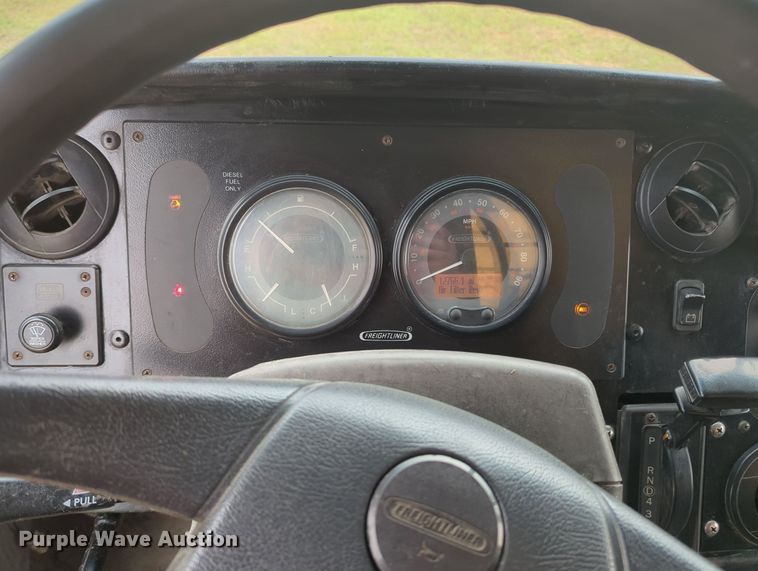 image for item MY9373 2006 Freightliner MT45  delivery truck