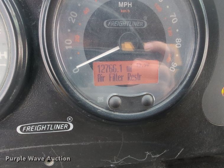 image for item MY9373 2006 Freightliner MT45  delivery truck