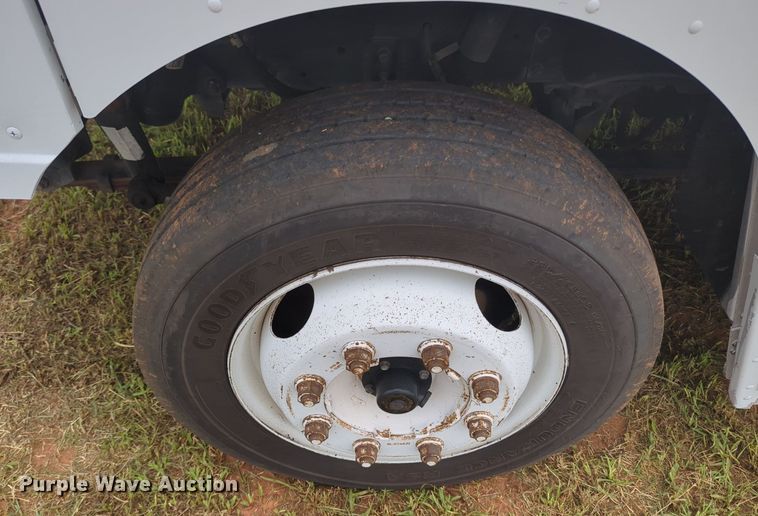 image for item MY9373 2006 Freightliner MT45  delivery truck