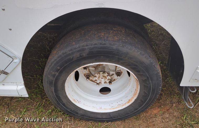 image for item MY9373 2006 Freightliner MT45  delivery truck