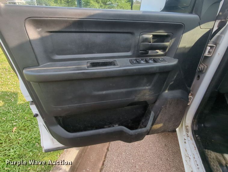 image for item MY9398 2013 Dodge Ram 2500  Crew Cab pickup truck