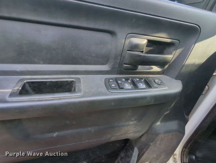 image for item MY9398 2013 Dodge Ram 2500  Crew Cab pickup truck