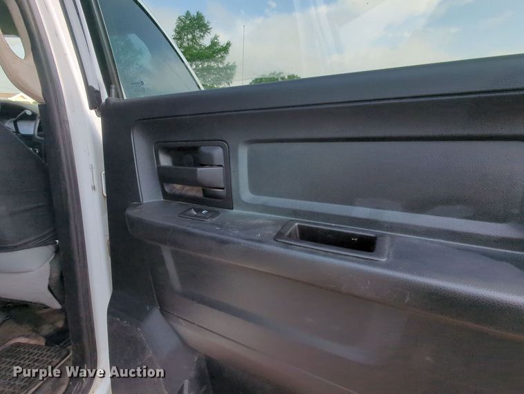 image for item MY9398 2013 Dodge Ram 2500  Crew Cab pickup truck