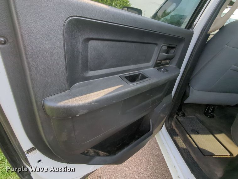 image for item MY9398 2013 Dodge Ram 2500  Crew Cab pickup truck