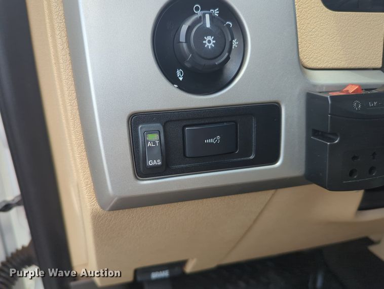 image for item MY9425 2014 Ford F150  SuperCrew pickup truck