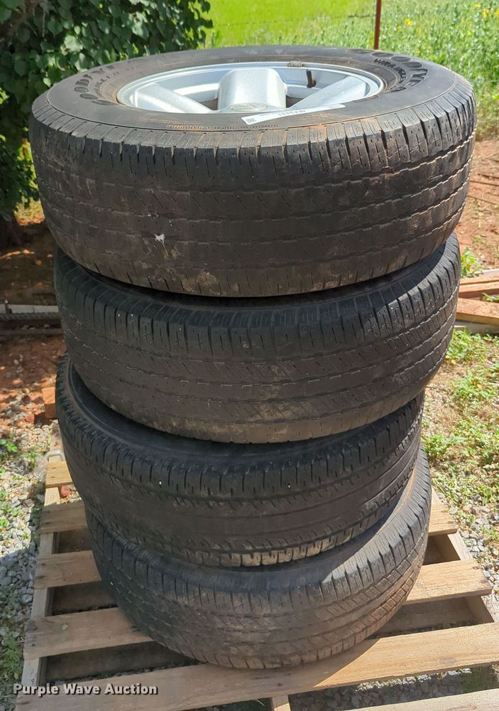 image for item MY9431 Tires and wheels