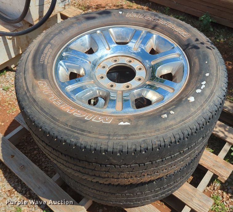 image for item MY9431 Tires and wheels