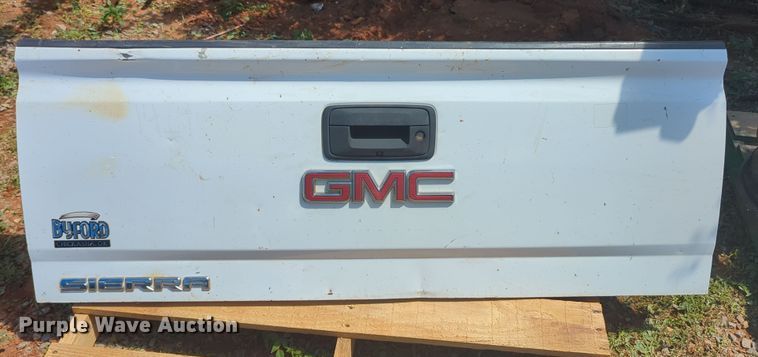 image for item MY9435 GMC Sierra  tailgate