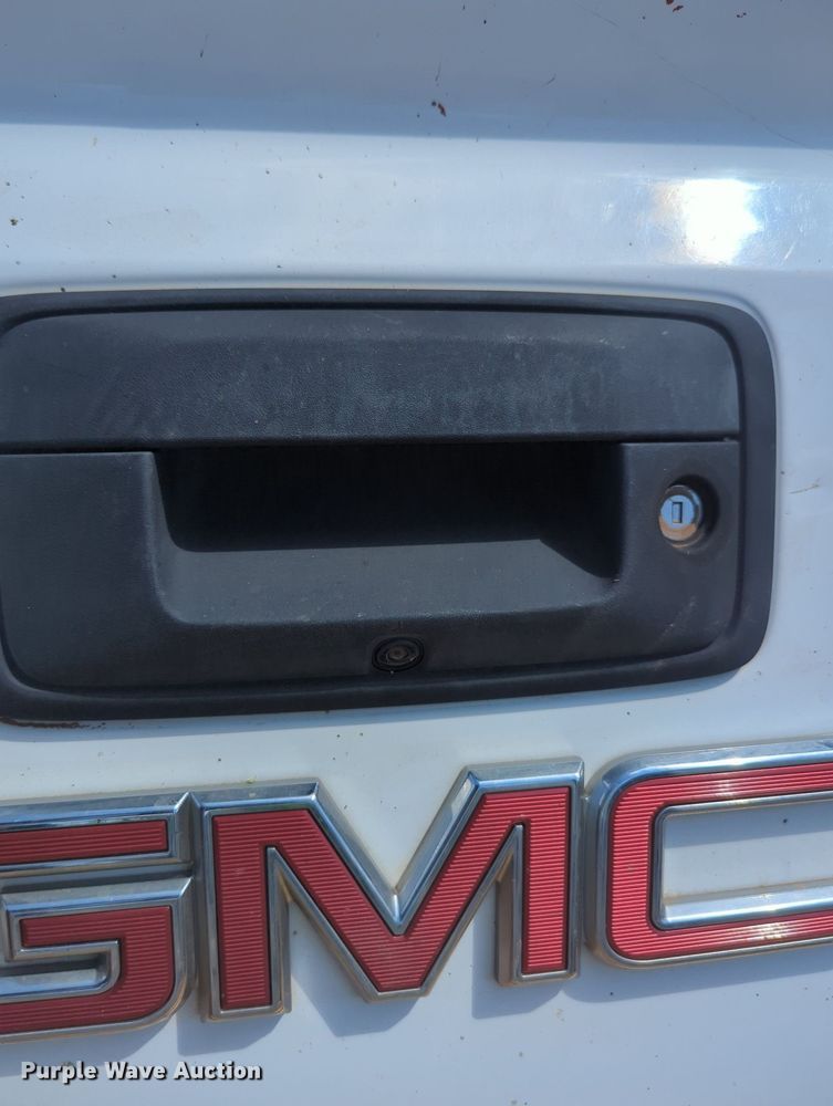 image for item MY9435 GMC Sierra  tailgate