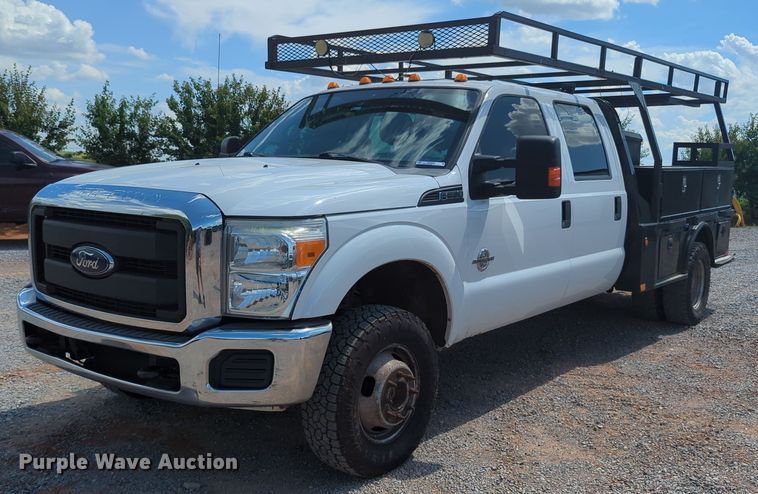 image for item MY9438 2015 Ford F250 Super Duty  Crew Cab utility bed pickup truck