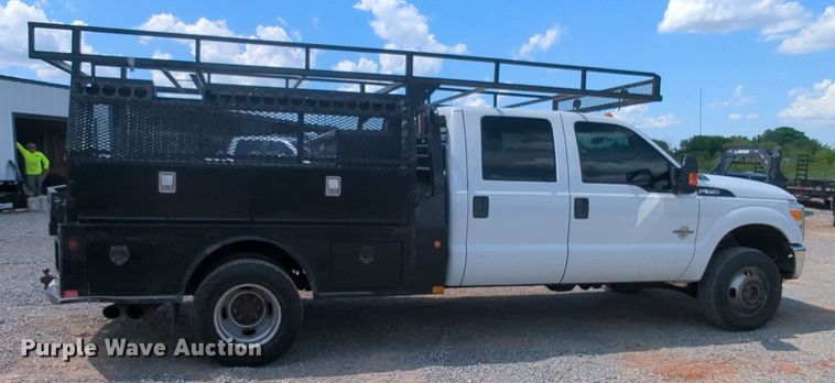 image for item MY9438 2015 Ford F250 Super Duty  Crew Cab utility bed pickup truck