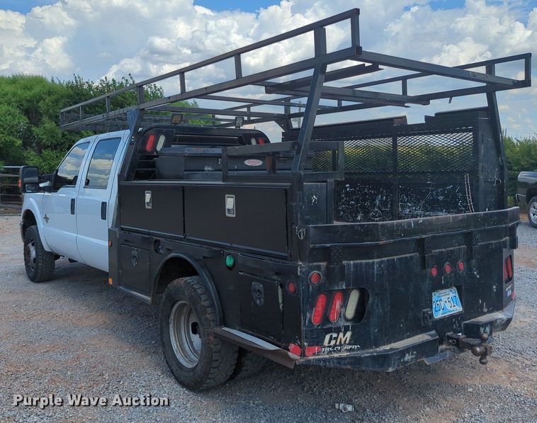 image for item MY9438 2015 Ford F250 Super Duty  Crew Cab utility bed pickup truck