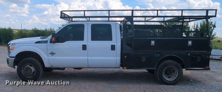 image for item MY9438 2015 Ford F250 Super Duty  Crew Cab utility bed pickup truck