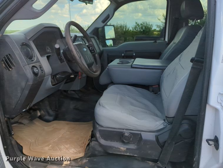 image for item MY9438 2015 Ford F250 Super Duty  Crew Cab utility bed pickup truck