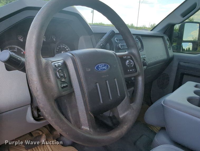 image for item MY9438 2015 Ford F250 Super Duty  Crew Cab utility bed pickup truck