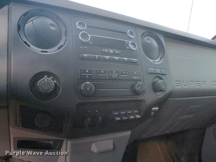 image for item MY9438 2015 Ford F250 Super Duty  Crew Cab utility bed pickup truck