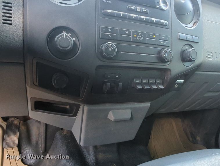 image for item MY9438 2015 Ford F250 Super Duty  Crew Cab utility bed pickup truck