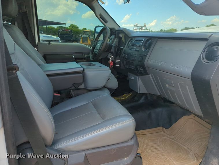 image for item MY9438 2015 Ford F250 Super Duty  Crew Cab utility bed pickup truck